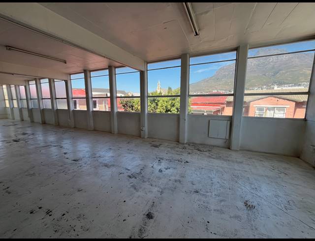 240M² BUSINESS TO LET IN WOODSTOCK